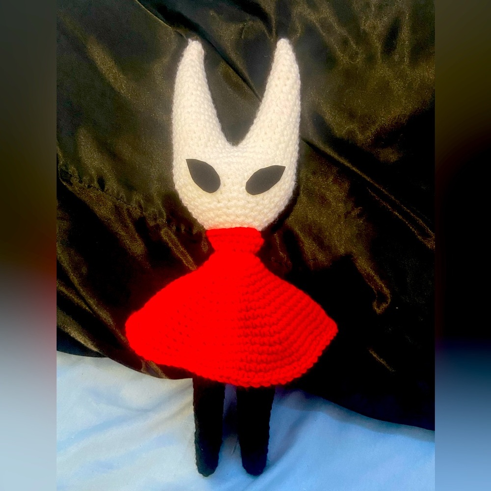 Crochet hornet plush